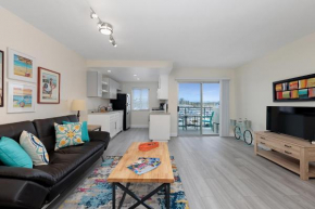 303B Perfect Location Beach Across the Street - Walk to Shops Dining - Harbor Views